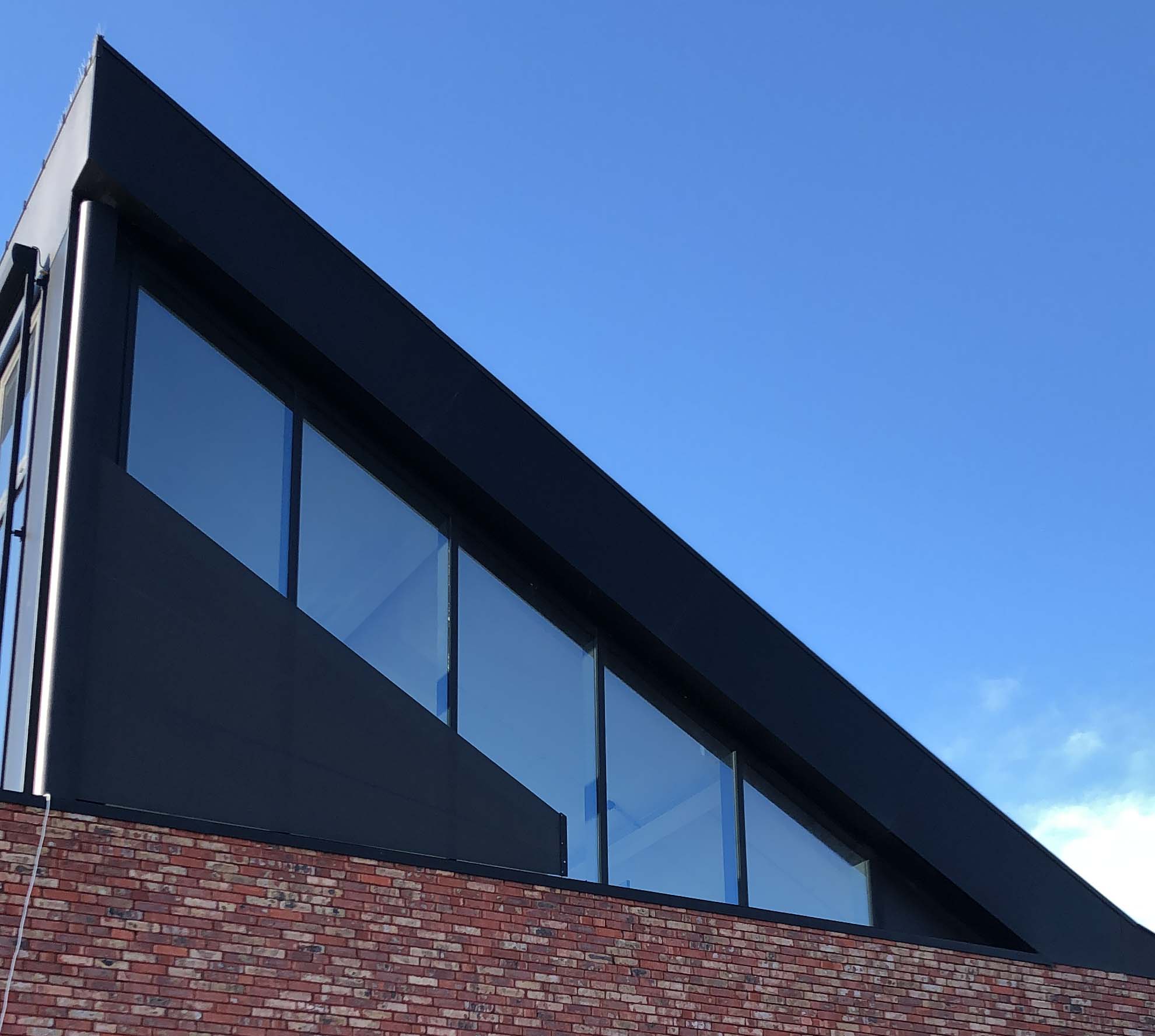 Buitenzonwering driehoek ramen Tendacor